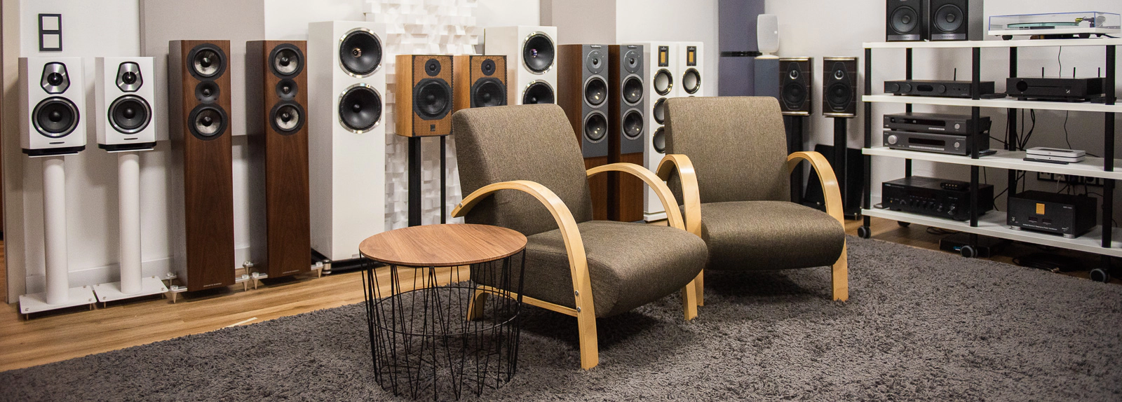 Eine Innenaufnahme vom HiFi Studio im AVITECT Studio Ingolstadt.