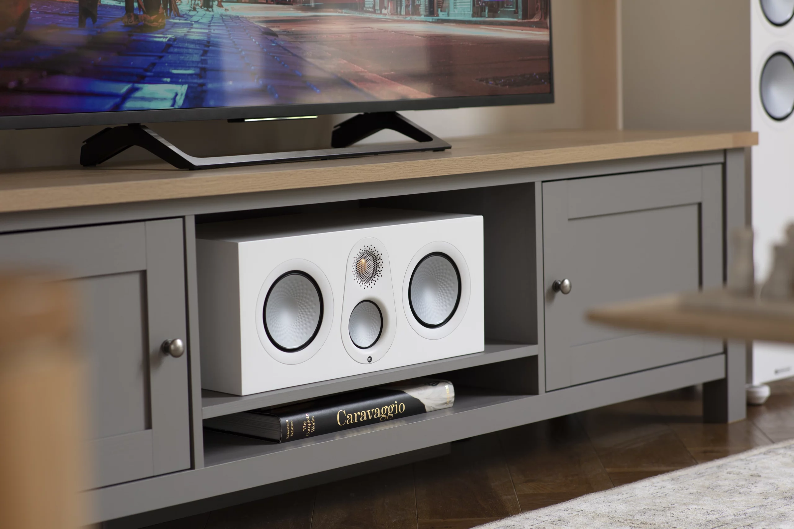 Monitor Audio C250 weiß im Möbel