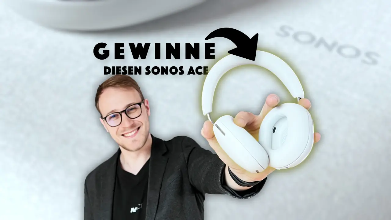 Bene Senk hält einen Sonos Ace in soft white den man gewinnen kann.