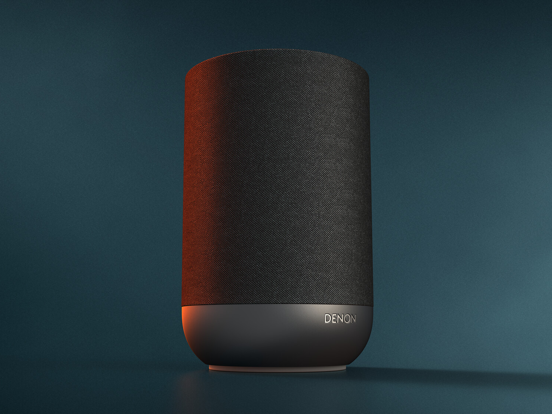 Denon Home 200 in schwarz vor schickem dunklem Hintergrund